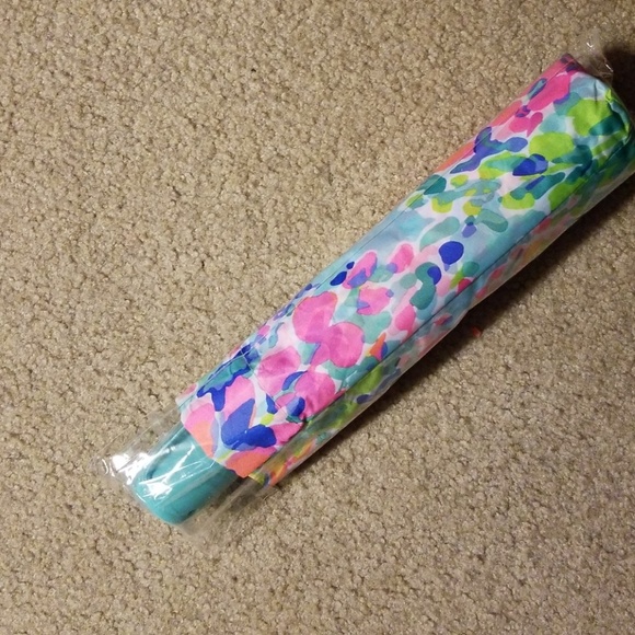 LILLY PULITZER CATCH THE WAVE GWP UMBRELLA